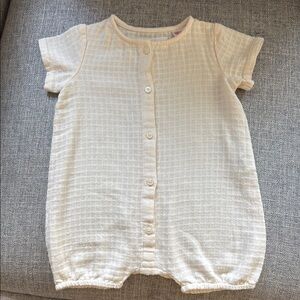 Zara Neutral Cream Button-Up Bodysuit for Kids 🤍 6-9M 🐚